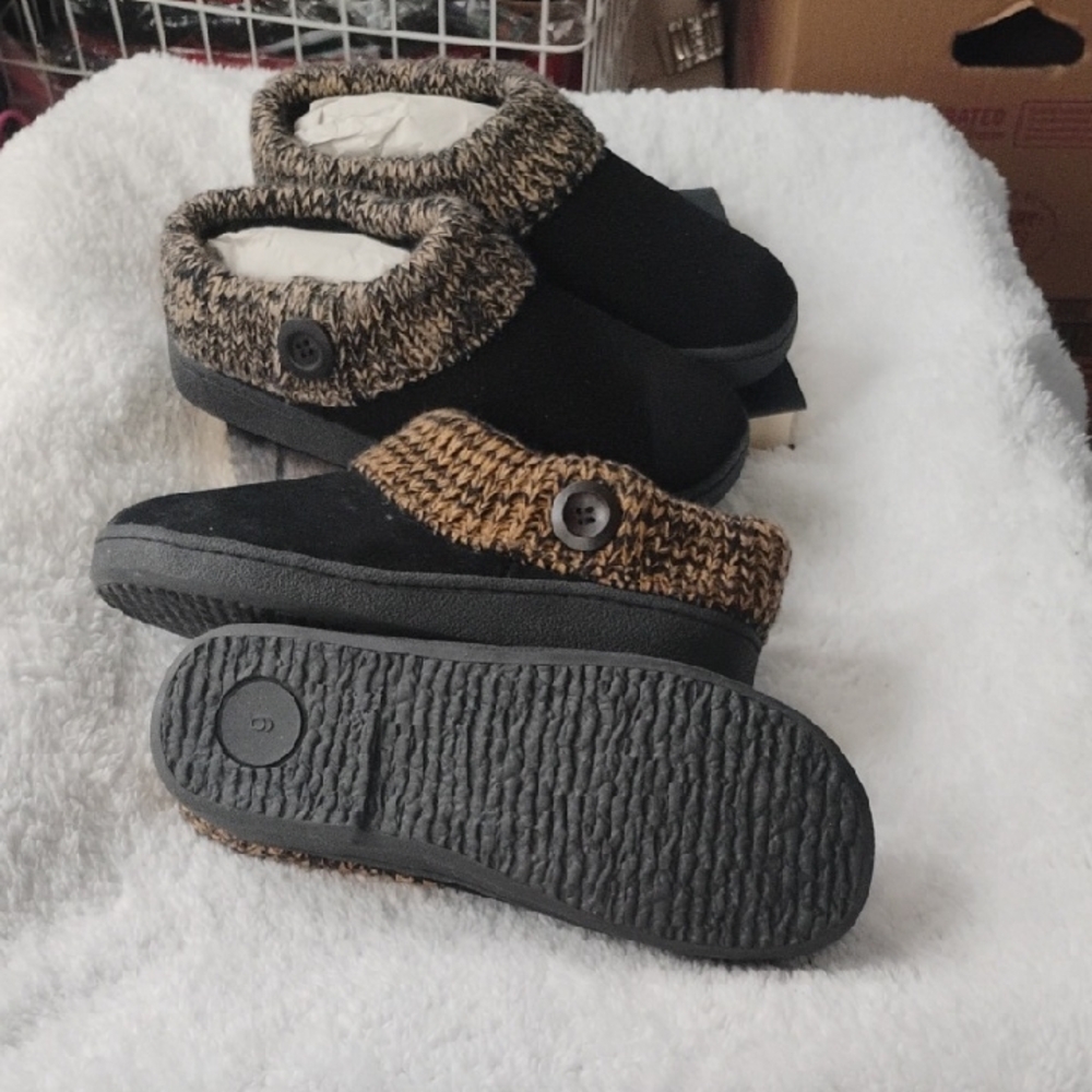 Clarks Cozy Black and Brown Slippers